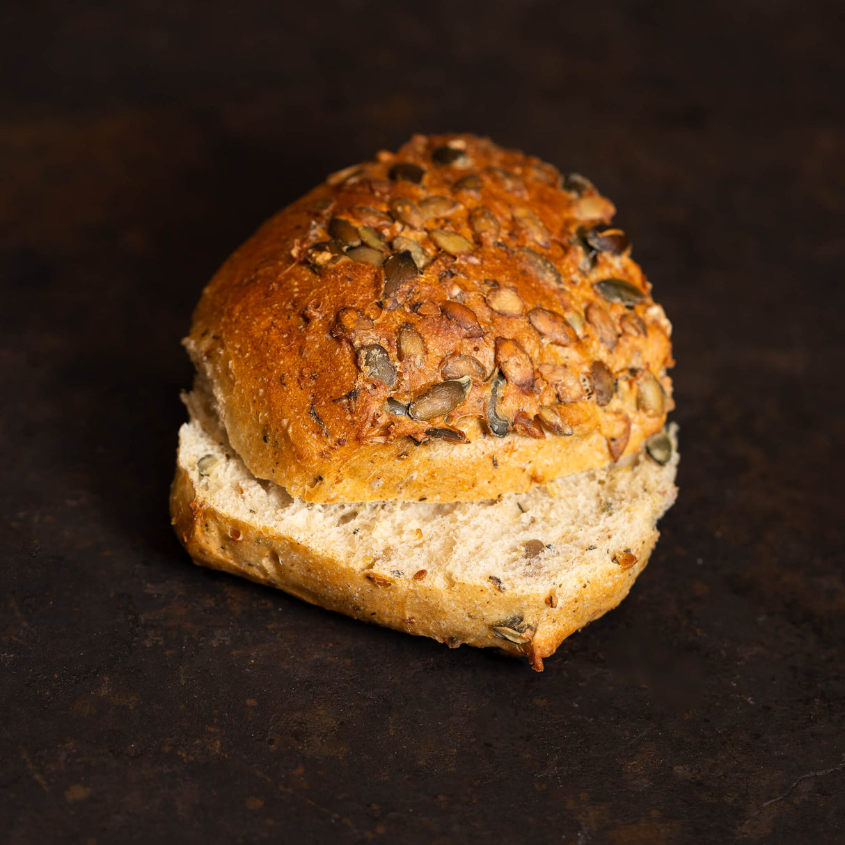 Cafe Reinhardt Kuerbiskernbroetchen 1