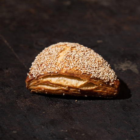 Cafe Reinhardt Laugenecke mit Sesam